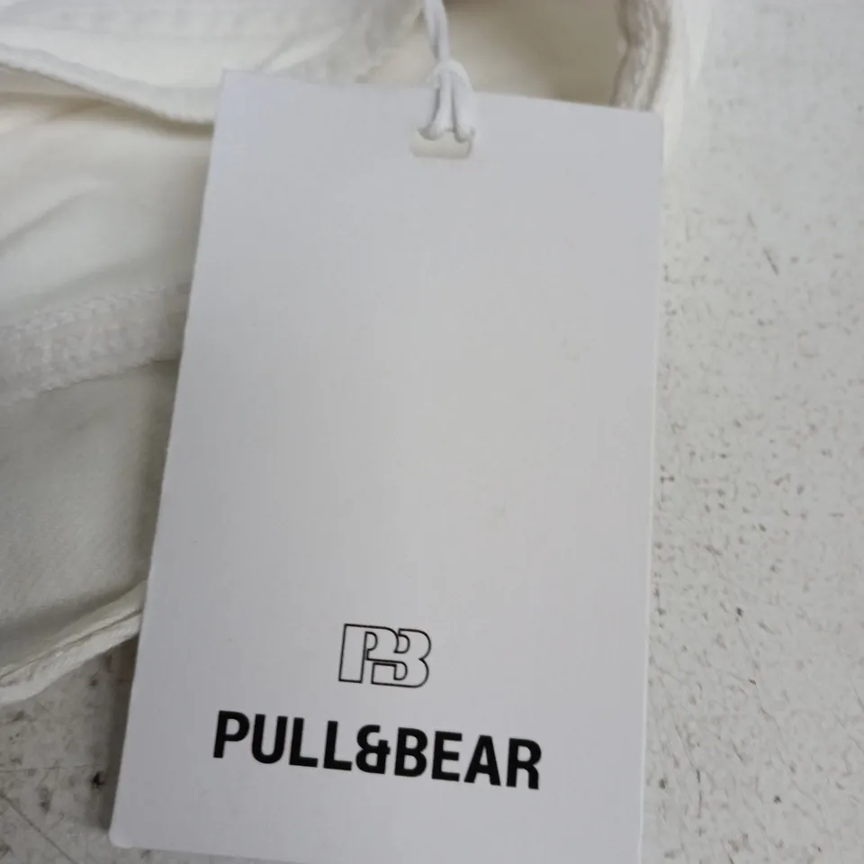 PULL&BEAR WHITE SLEEVELESS ZIP TOP – UK XS