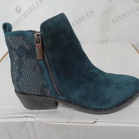 PAIR OF MODA IN PELLE KATREENA ANKLE BOOTS TEAL SIZE 3