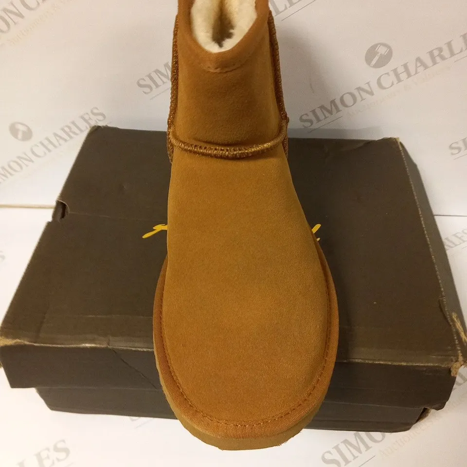 BOXED AUSLAND WOMEN'S CLASSIC LEATHER SHORT SNOW BOOTS SIZE 5.5