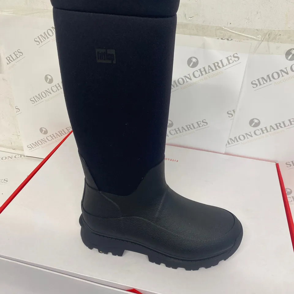 BOXED PAIR OF FITFLOP RAIN BOOTS SIZE 6