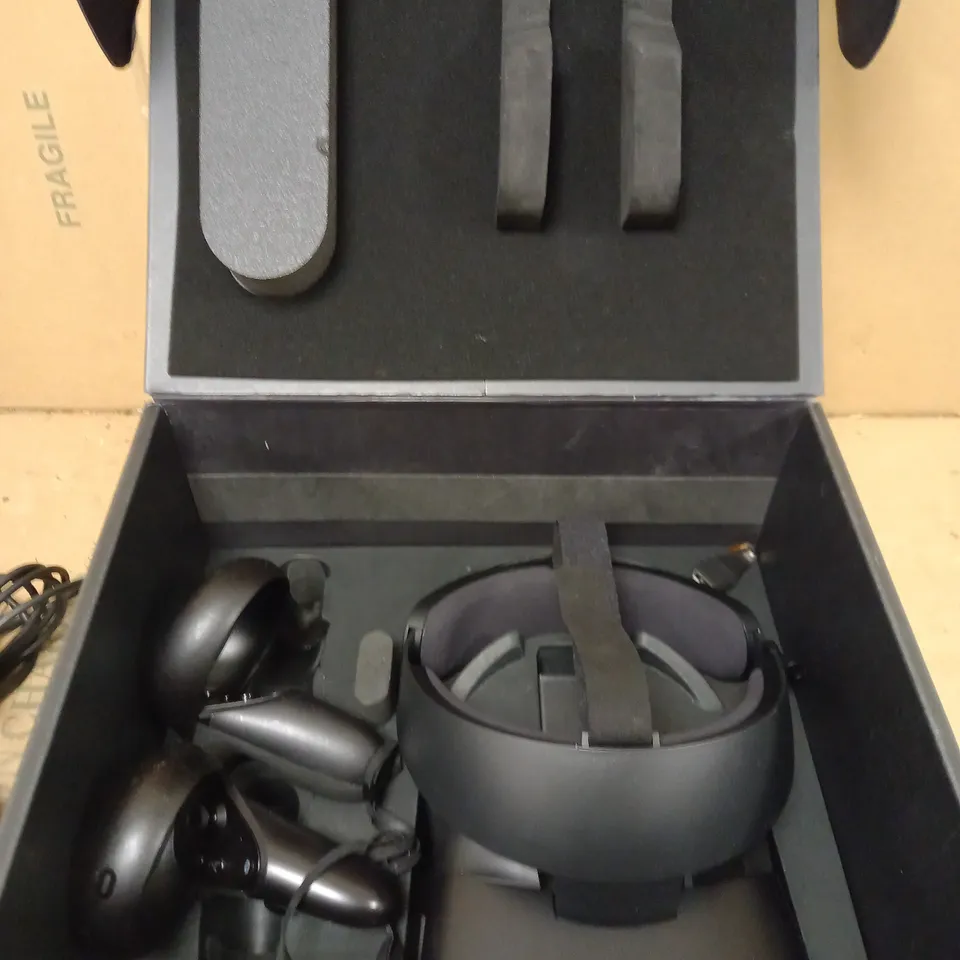 OCULUS RIFT S VR HEADSET & 2 TOUCH CONTROLLERS- BLACK RRP £530