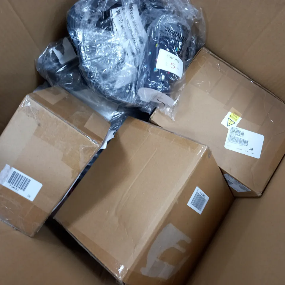 APPROXIMATELY 15 ASSORTED ITEMS TO INCLUDE SHARK WANDVAC, MULTIFUNCTION LANTERN, RIOT PWR MODILE CONTROLLER, ETC