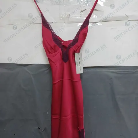 APPROXIMATELY 178 ROUGE CHEMISE SIZE 36EU 