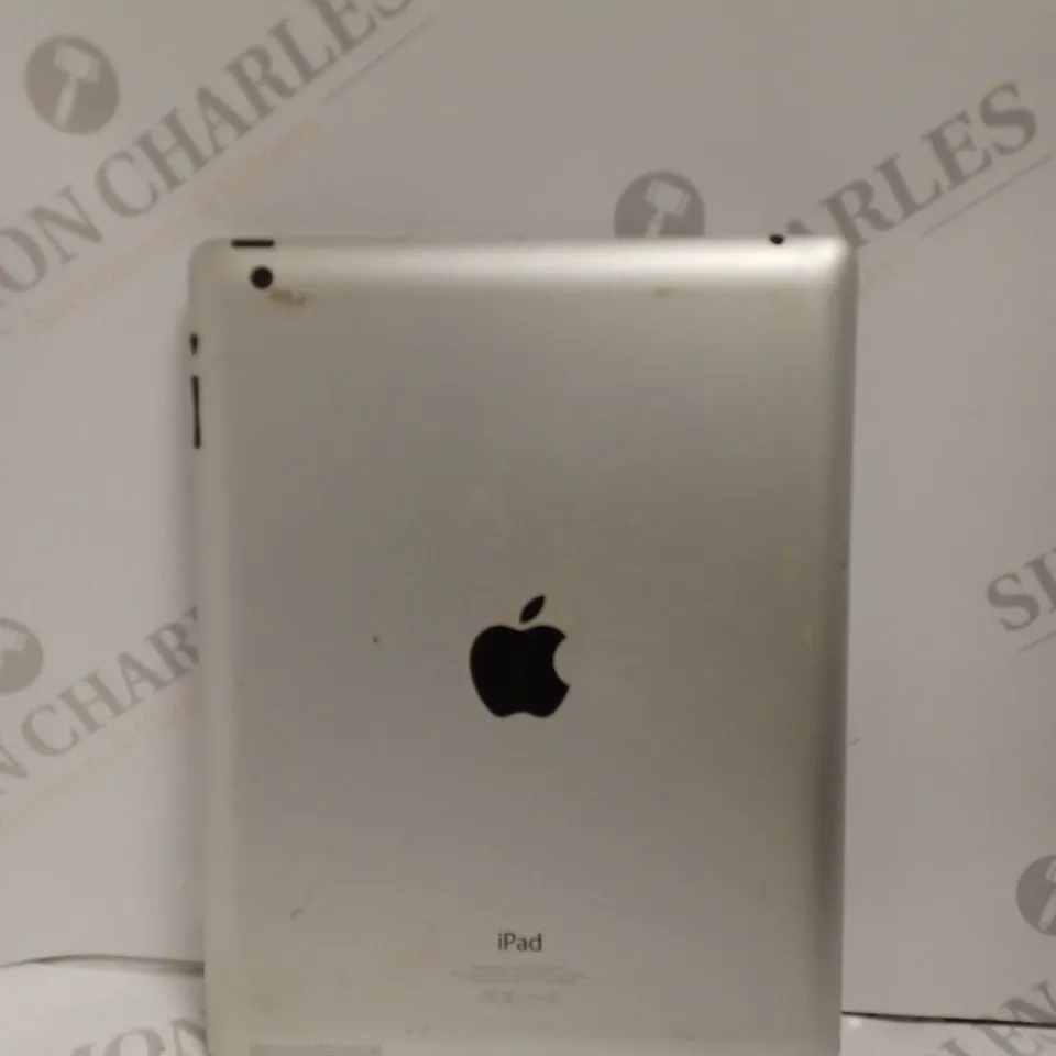 APPLE IPAD MODEL: A1458 SILVER
