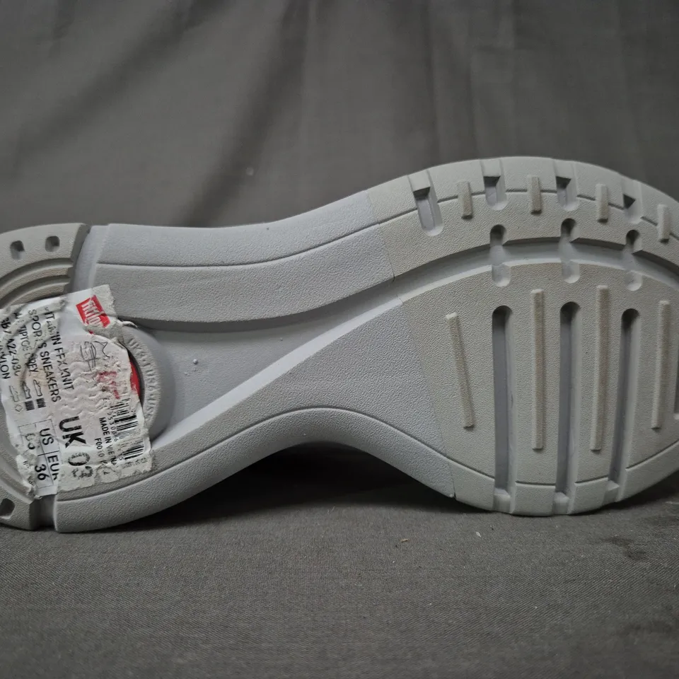 BOXED PAIR OF FITFLOP VITAMIN FFX KNIT SPORTS SNEAKERS IN GREY UK SIZE 3