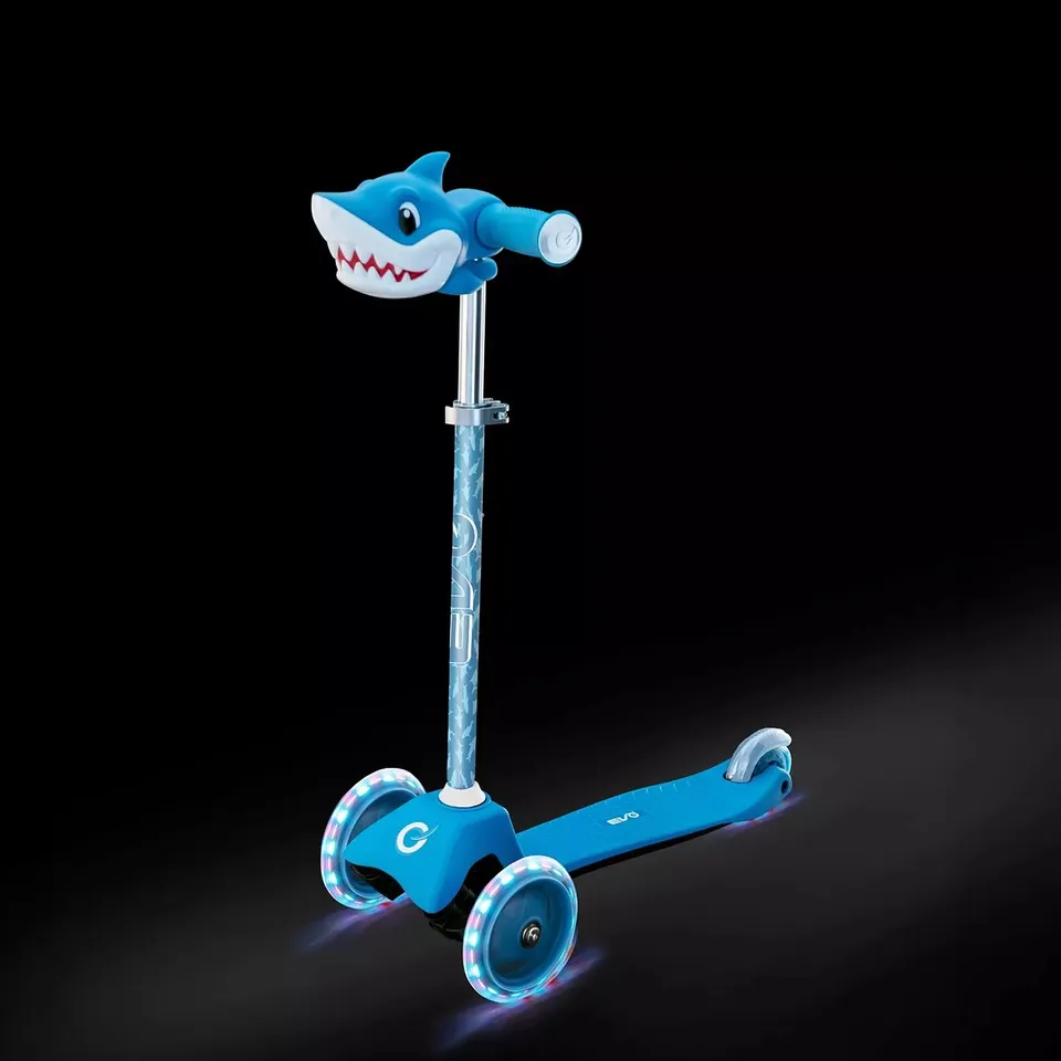 BOXED EVO SHARK LIGHT UP MINI CRUISER RRP £29.99