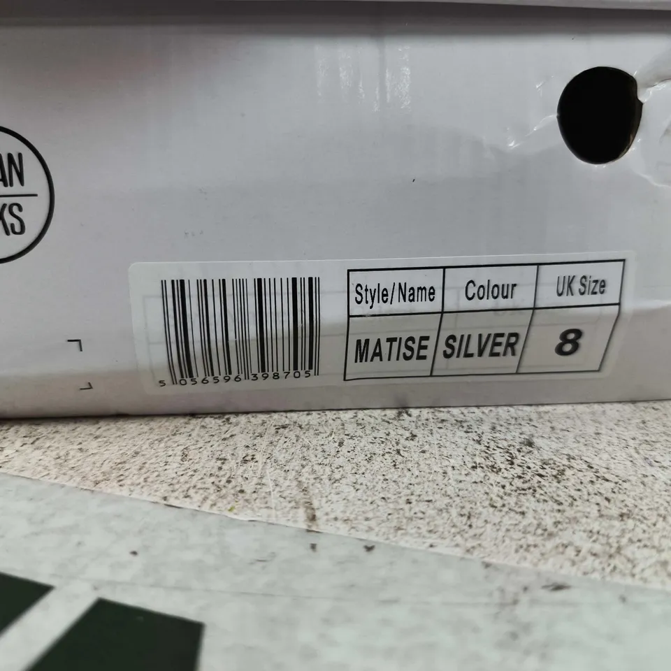 BOXED PAIR OF URBAN JACKS MATISE SILVER SNEAKERS UK 8