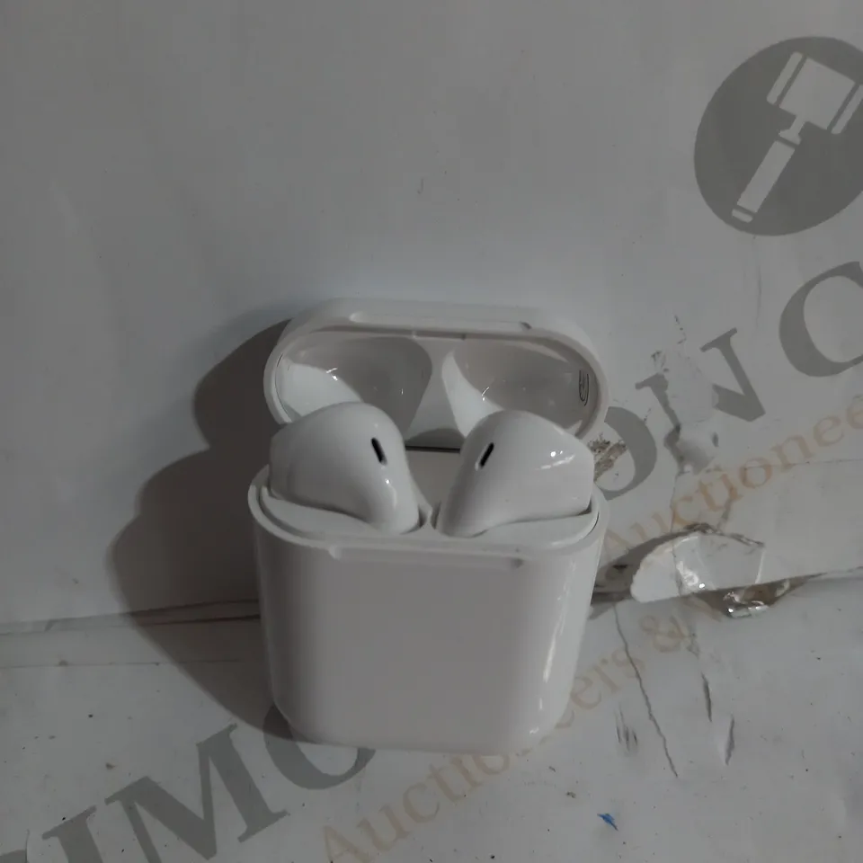 BOXED UNBRANDED WIRELESS EAR BUDS IN WHITE