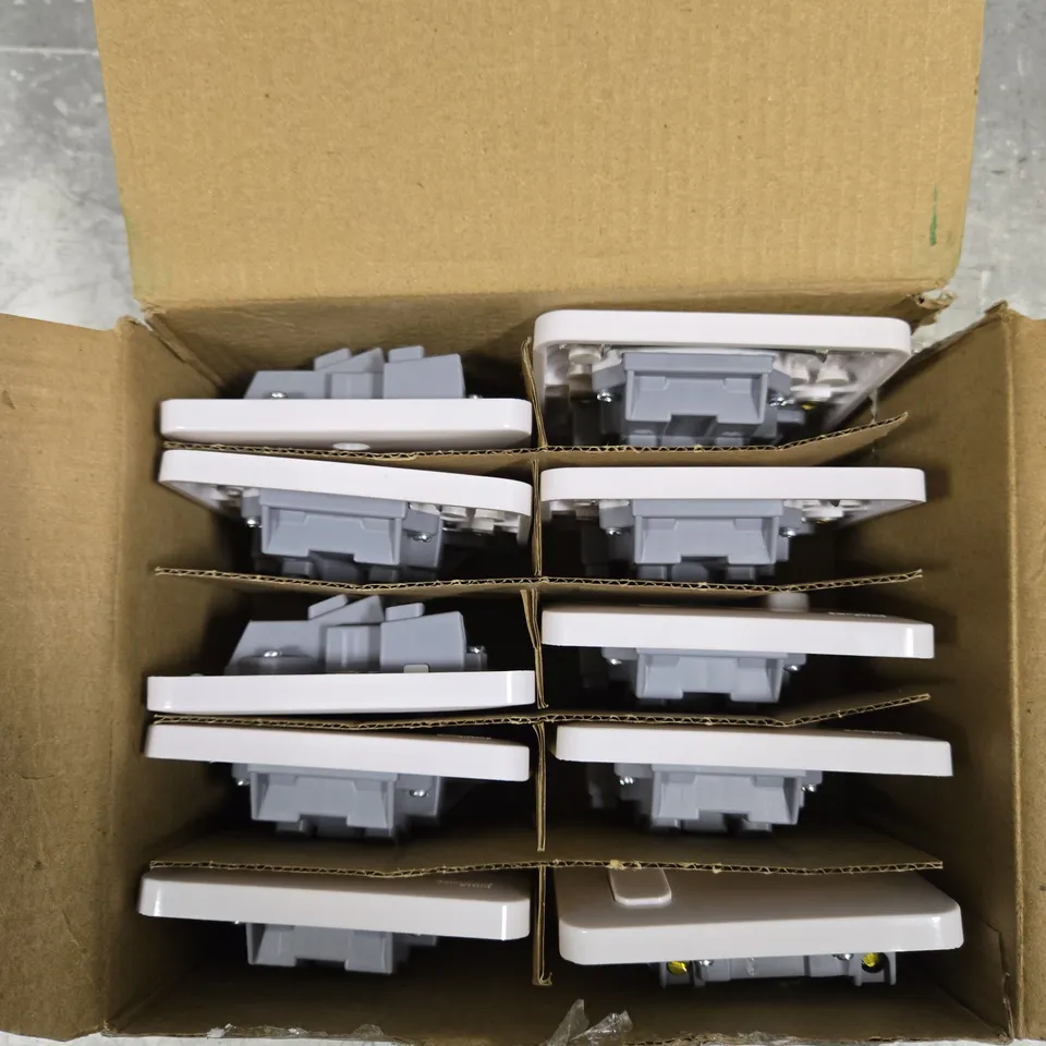 10 X SCHNEIDER MAINS SOCKET FACE PLATES 