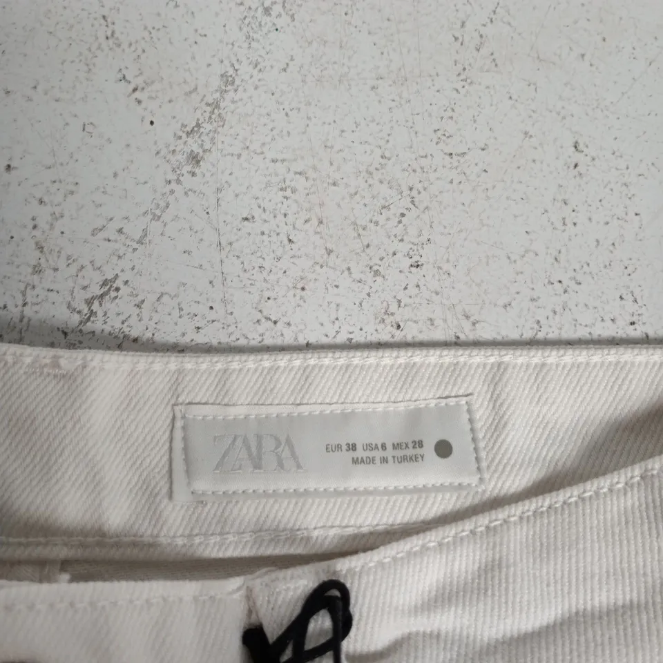 ZARA WOMEN’S THE ZW TAPERED JEANS – WHITE, UK 10 (EU 38) 