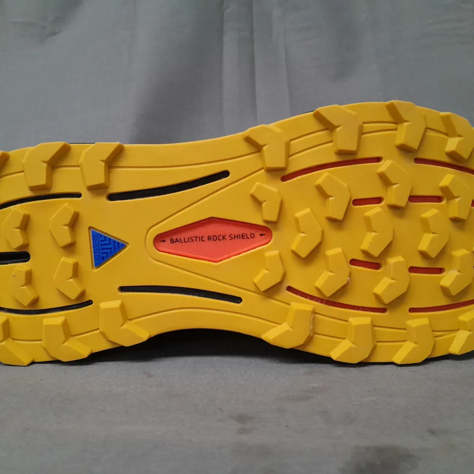 BOXED PAIR OF BROOKS CASCADIA 16 SHOES IN YELLOW UK SIZE 8.5