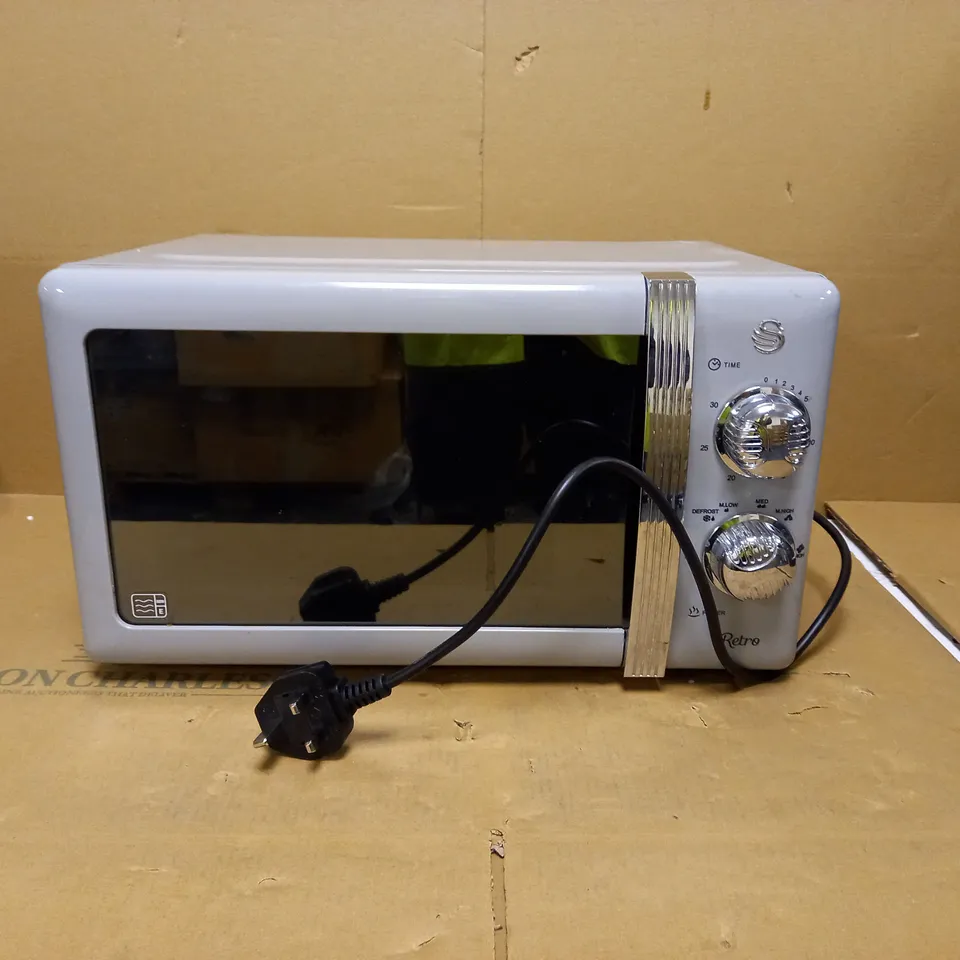 SWAN SM22130GRN RETRO MANUAL MICROWAVE, 800 W, GREY