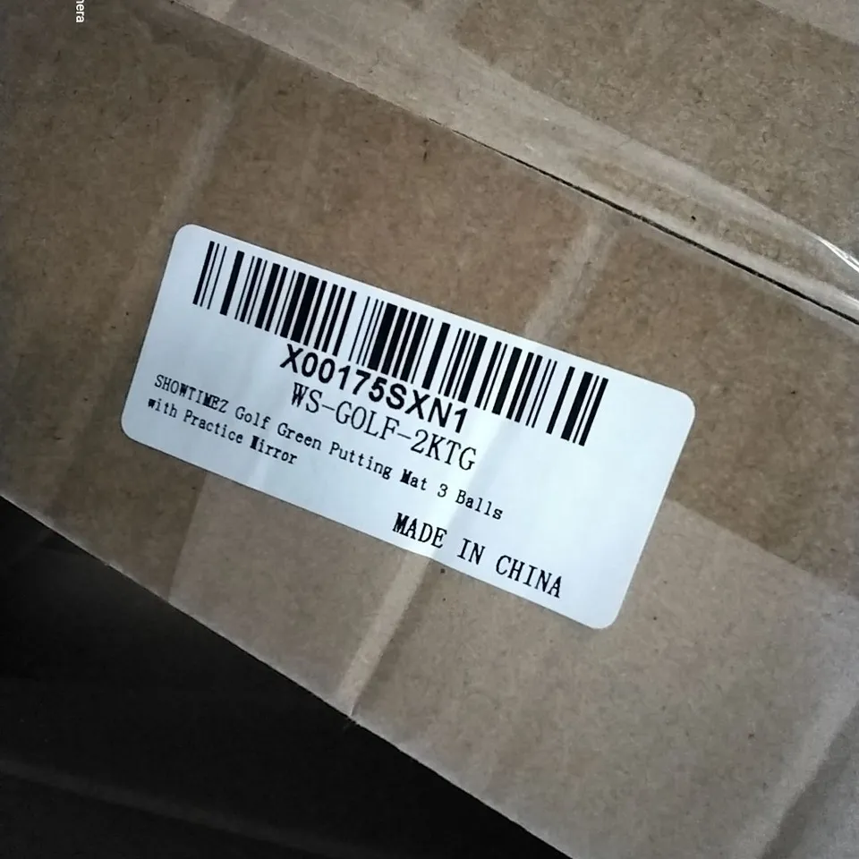 PALLET OF ASSORTED HOUSEHOLD ITEMS TO INCLUDE NEEWER STUDIO LIGHT BOXES, GOLF PUTTING GREENS AND COMPUTER DESK 