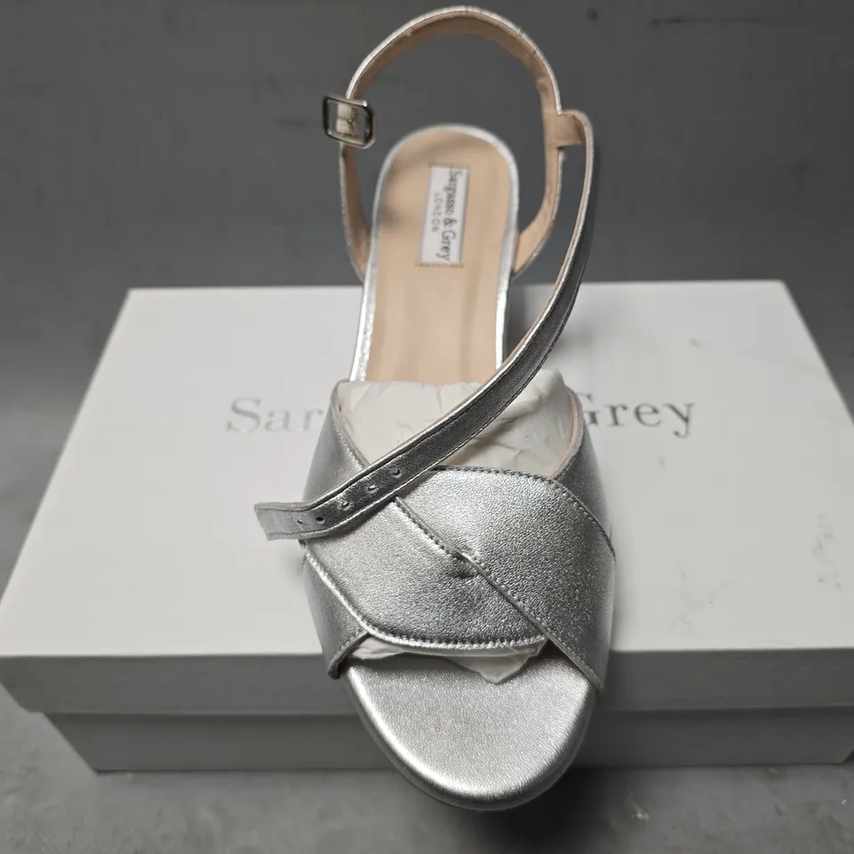 BOXED SARGASSO & GREY SILVER LEATHER HEELS - SIZE 38
