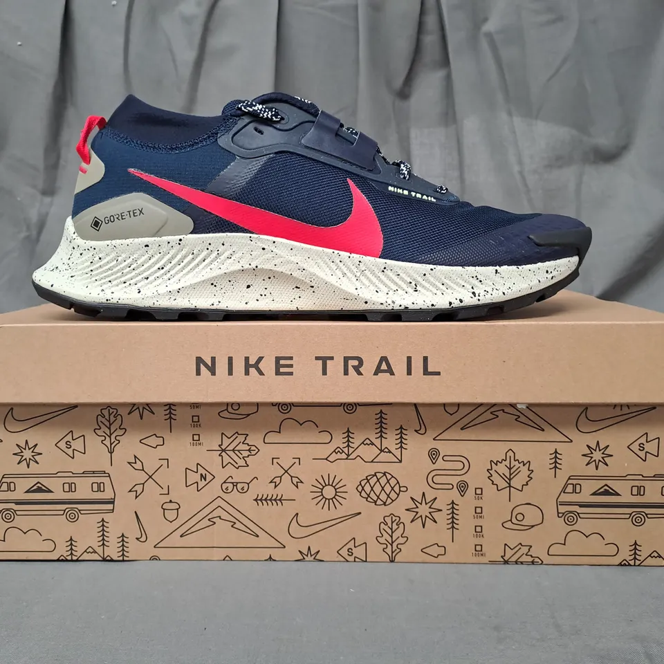 BOXED PAIR OF NIKE PEGASUS TRAIL 3 GTX SHOES IN NAVY/RED UK SIZE 11