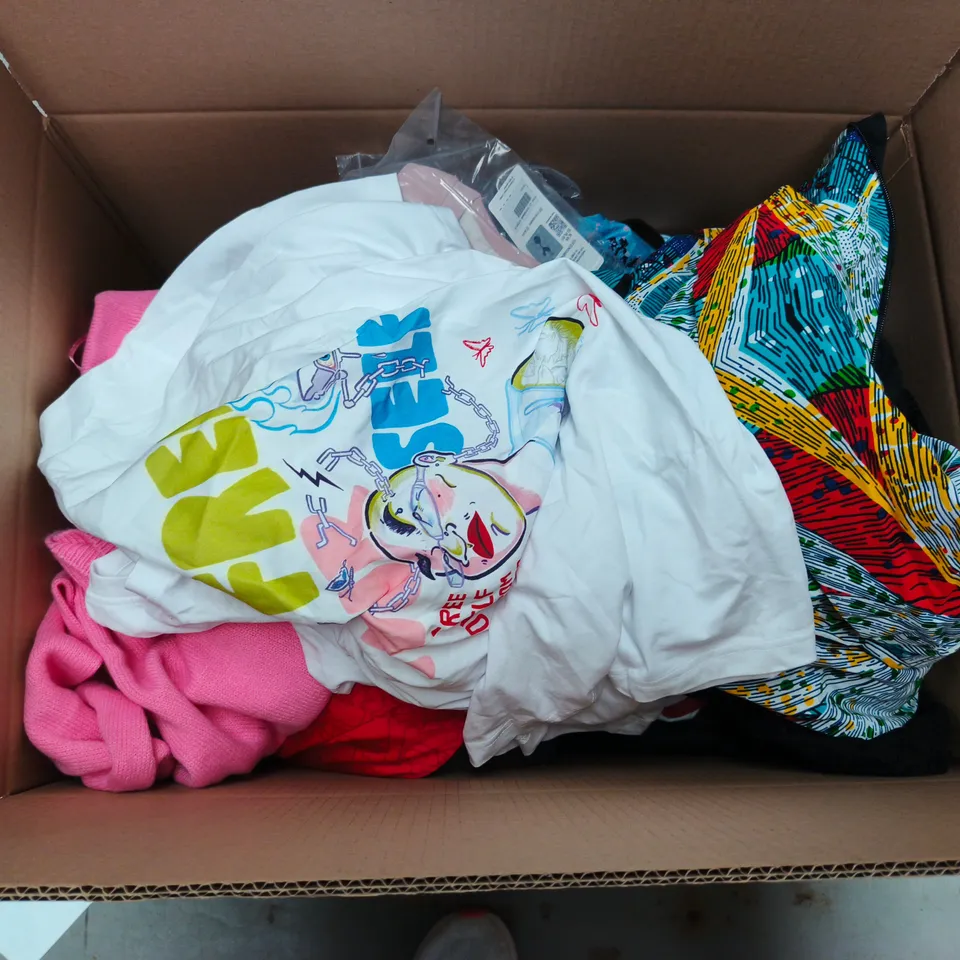 LARGE BOX OF APPROXIMATELY 25 ASSORTED CLOTHING ITEMS IN VARIOUS COLOURS, STYLES AND SIZES - COLLECTION ONLY