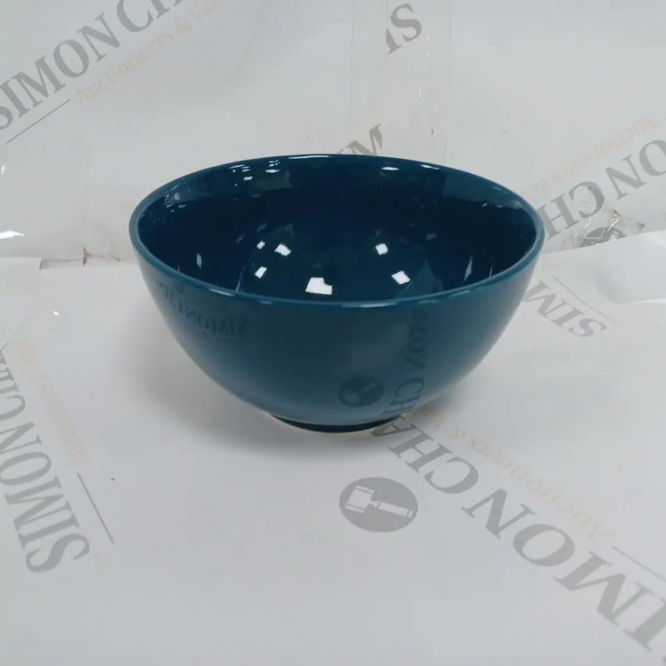 BRAND NEW BOXED CESIRO 12 PIECE DINNER SET TO INCLUDE LARGE PLATE SMALL PLATE DESSERT BOWL AND SOUP BOWL /COLLECTION ONLY 