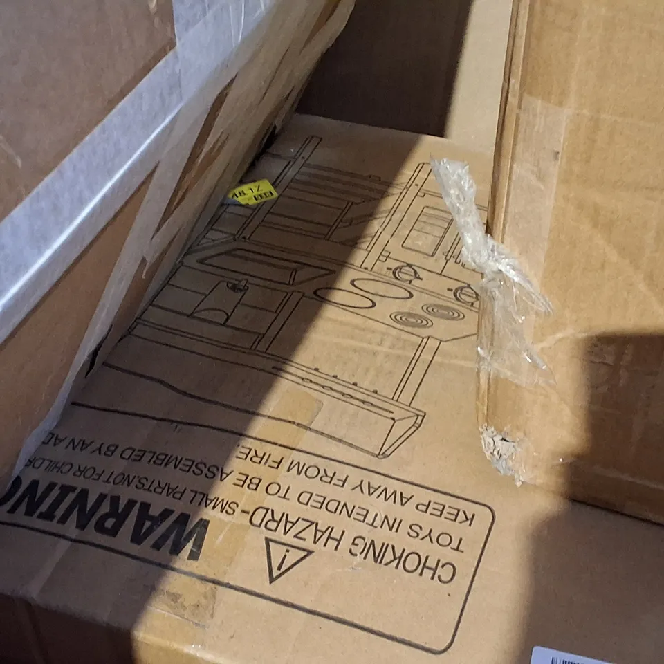 PALLET OF ASSORTED HOUSEHOLD ITEMS TO INCLUDE CAMPING COT, PLAY KITCHEN AND METAL STORAGE UNIT