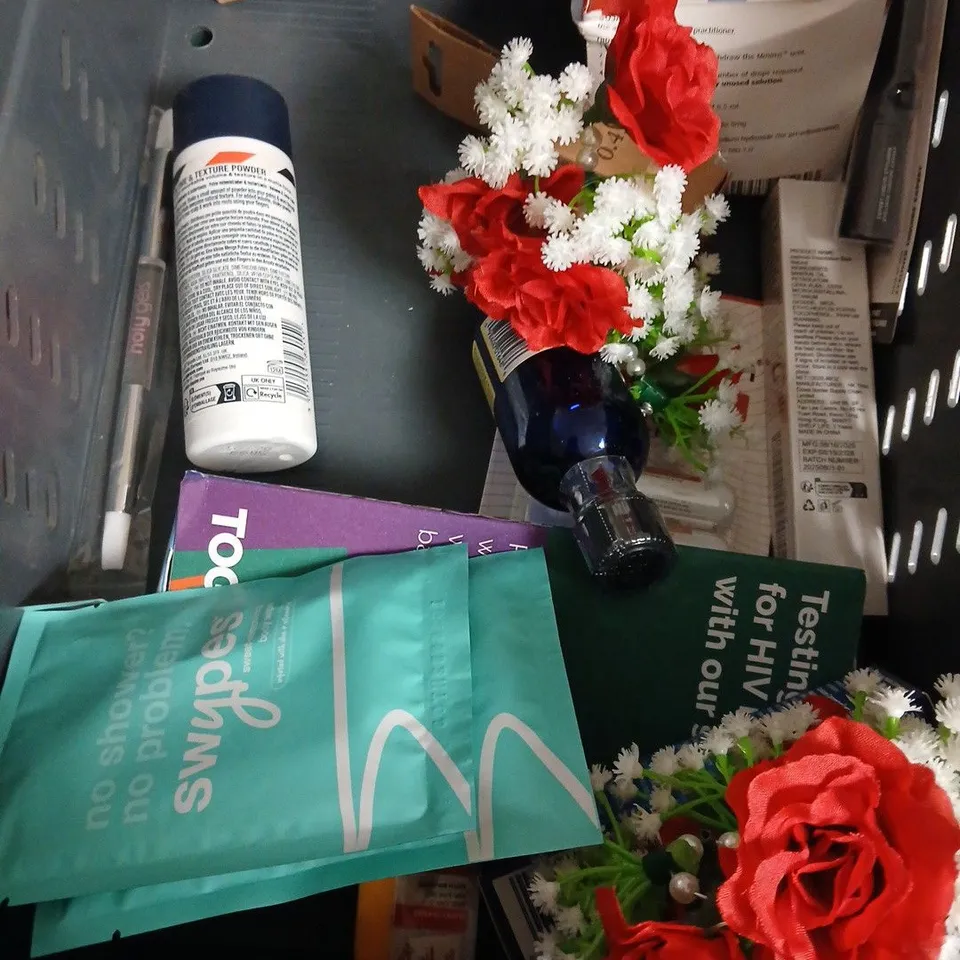 APPROXIMATEY 20 ASSORTED HEALTH AND BEAUTY PRODUCTS TO INCLUDE - ST TROPEZ SELF TAN KIT - BETTERYOU MINERAL BATH FLAKES - HARD WAX BEADS - ETC