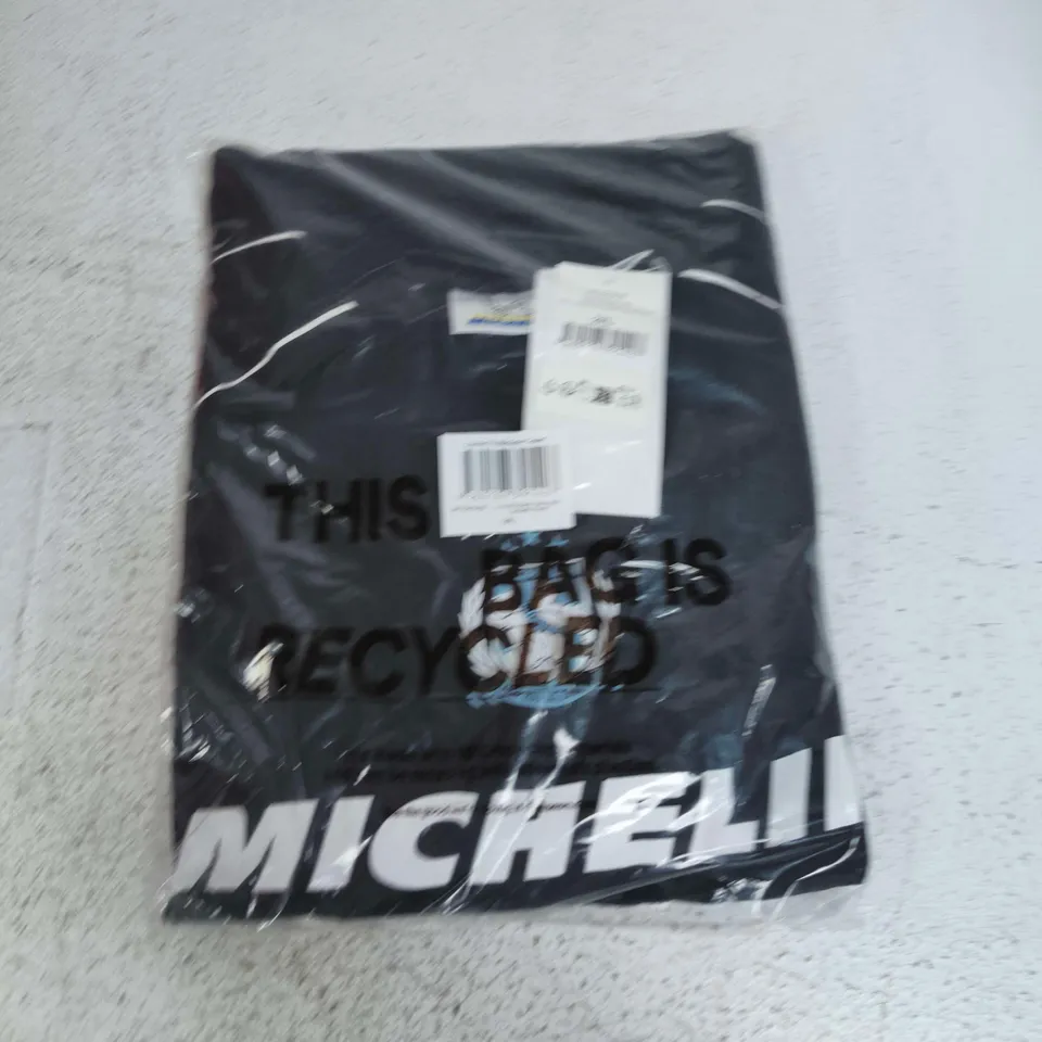 BOX OF APPROXIMATELY 15 ASSORTED CLOTHING ITEMS TO INCLUDE: MICHELIN T SHIRT 2XL