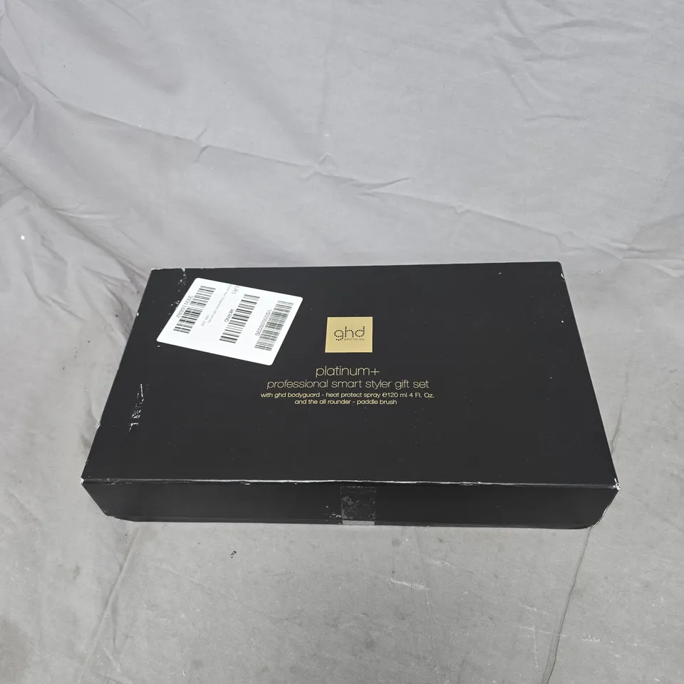 GHD PLATINUM+ SMART STYLER GIFT SET