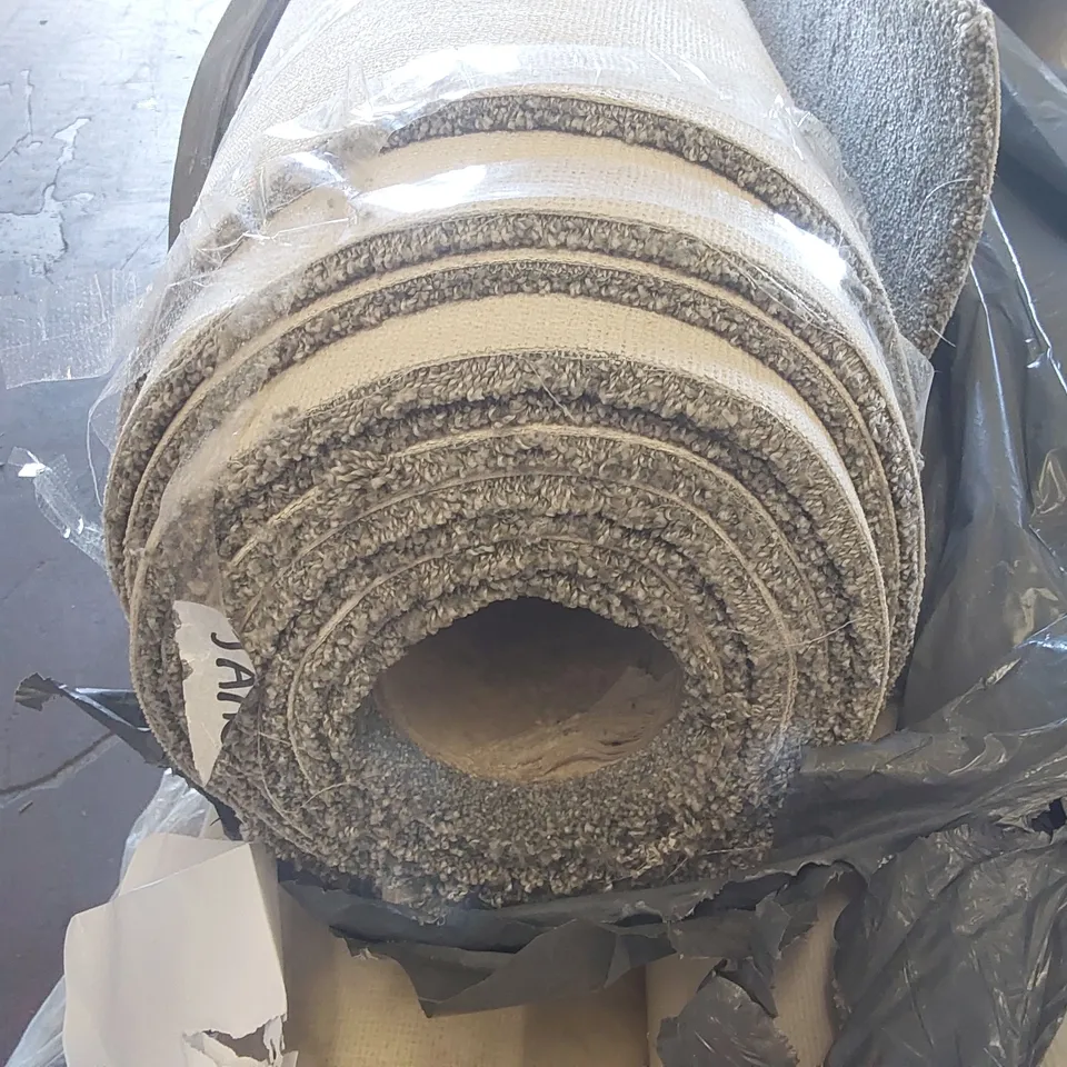 ROLL OF QUALITY FIRST IMPRESSIONS CHARMING CARPET - APPROXIMATELY 8.3 x 4m