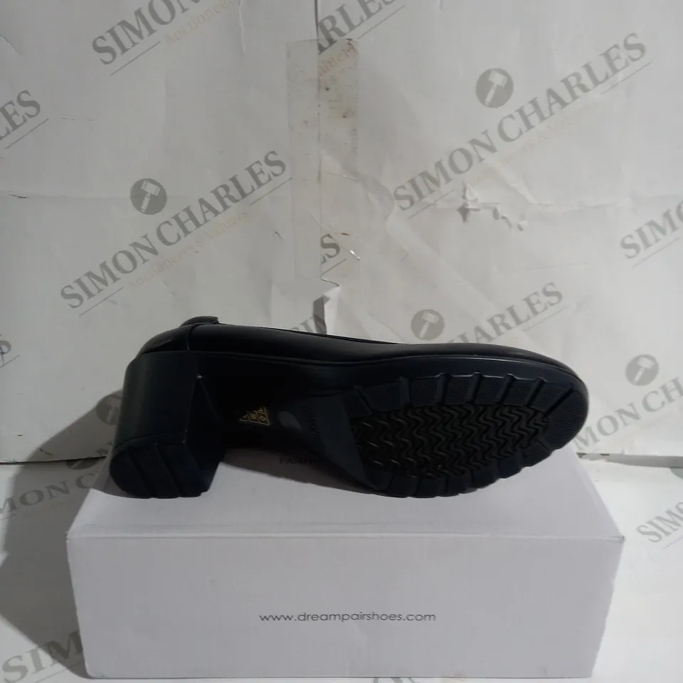 BOXED DREAM PAIRS HEELS IN NAVY BLUE - UK 6 