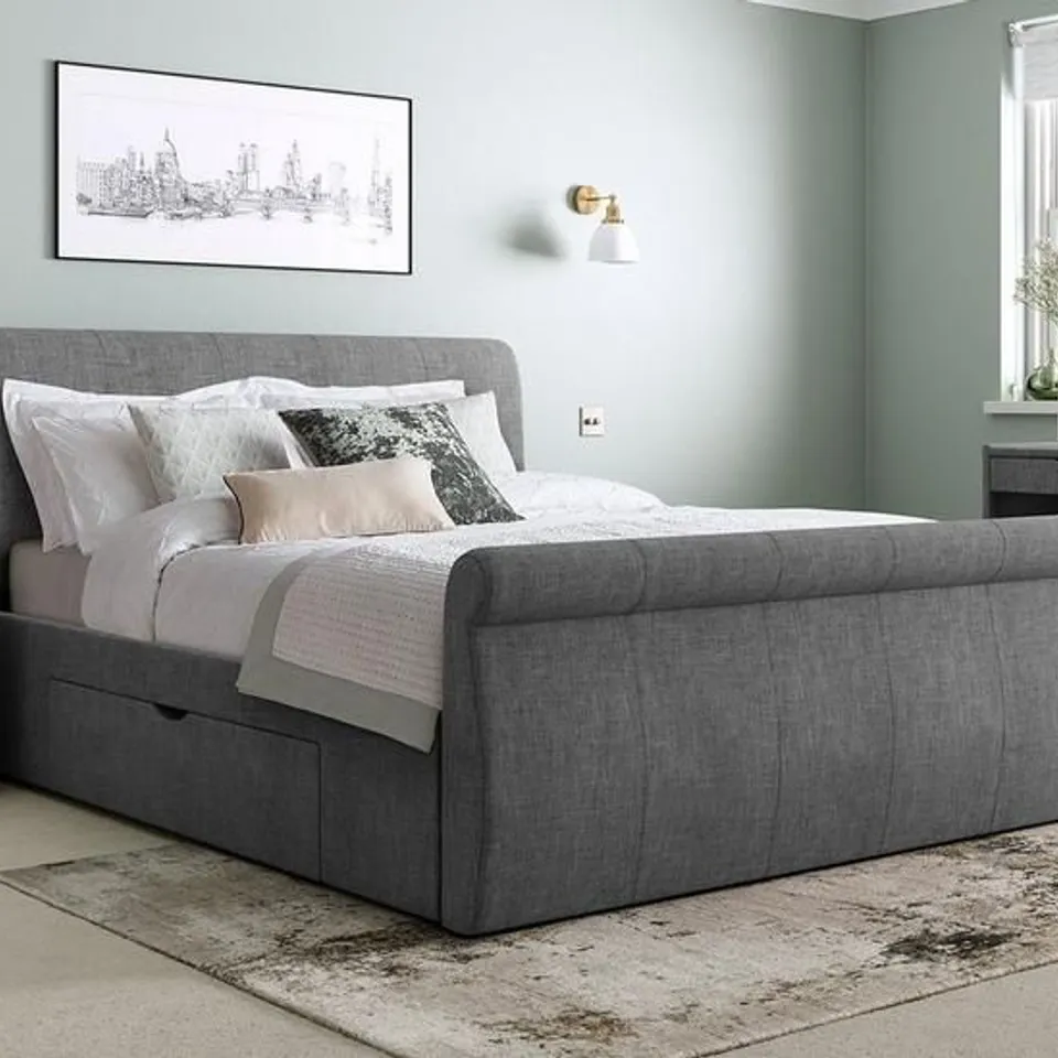 BOXED UPHOLSTERED SLEIGH BED GREY // SIZE: SUPERKING (3 BOXES)