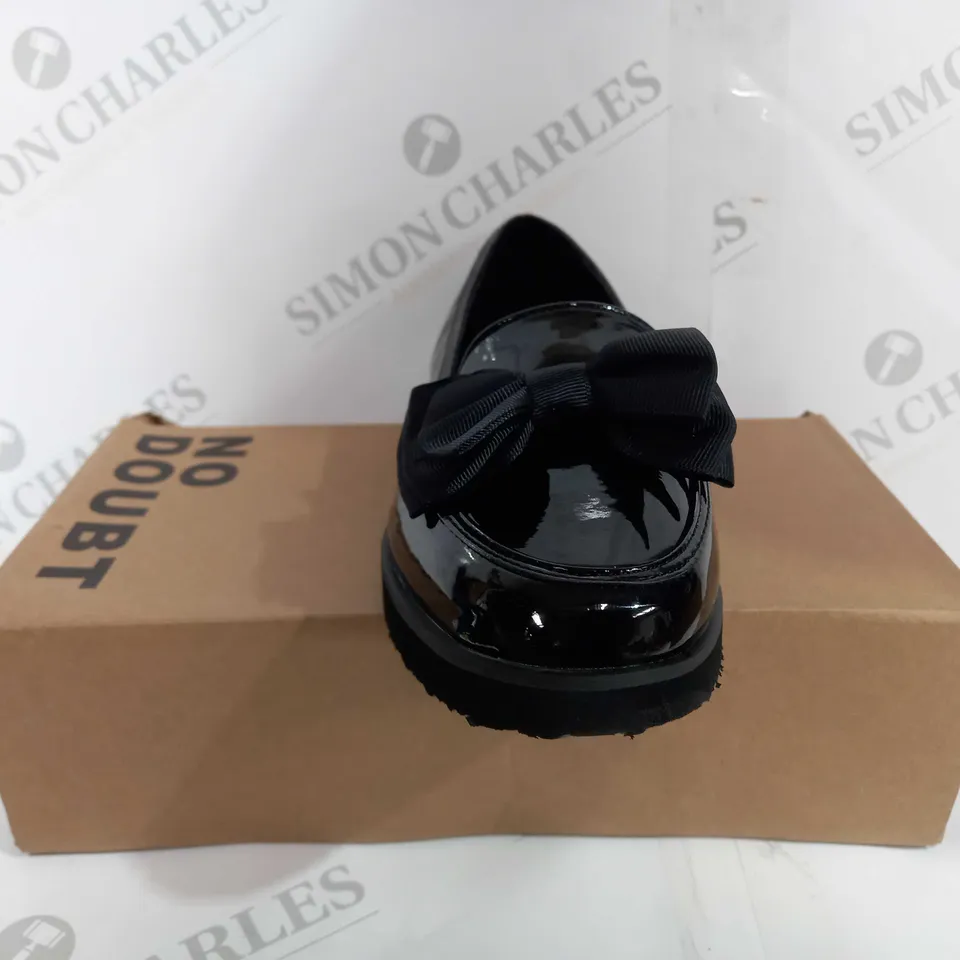 BOXED NO DOUBT FKK1 BLACK PATENT PUSH ONS - EU 39