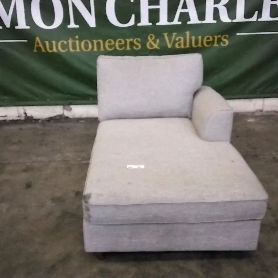 QUALITY BRITISH DESIGNER LIGHT GREY FABRIC CORNER GROUP CHAISE SECTION