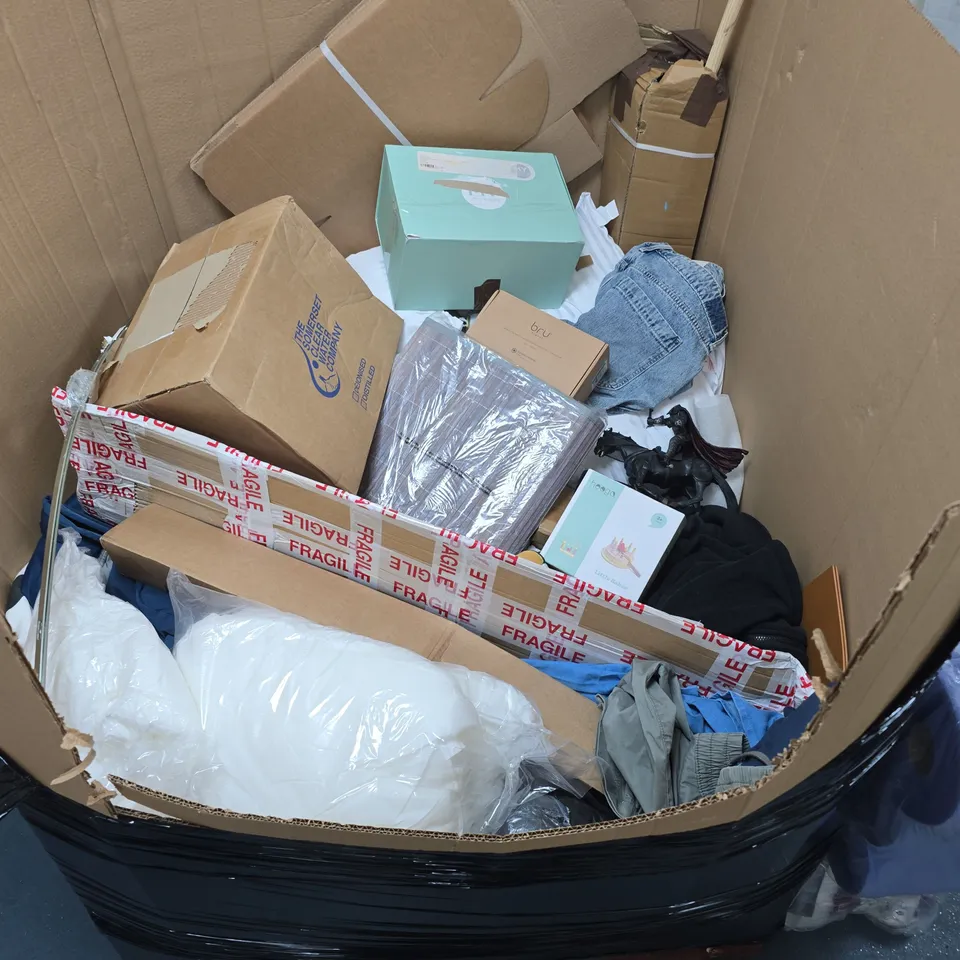 PALLET OF ASSORTED HOUSEHOLD AND CLOTHING ITEMS TO INCLUDE BRU CUP, NORTH FACE FLEECE, BUBBLE WRAP AND TOILET TISSUE MULTI-PACKS