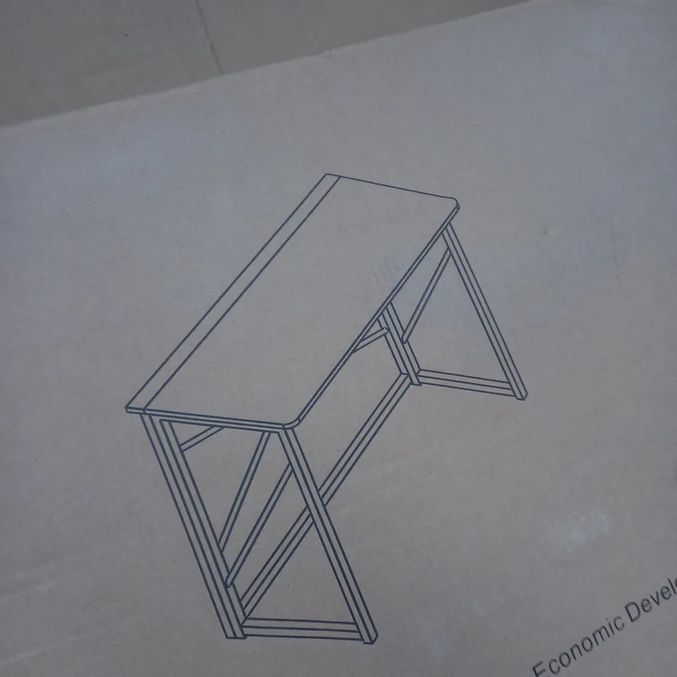 WHITE COMPUTER DESK SIZES 109.3X78 .3X7 . 5CM 