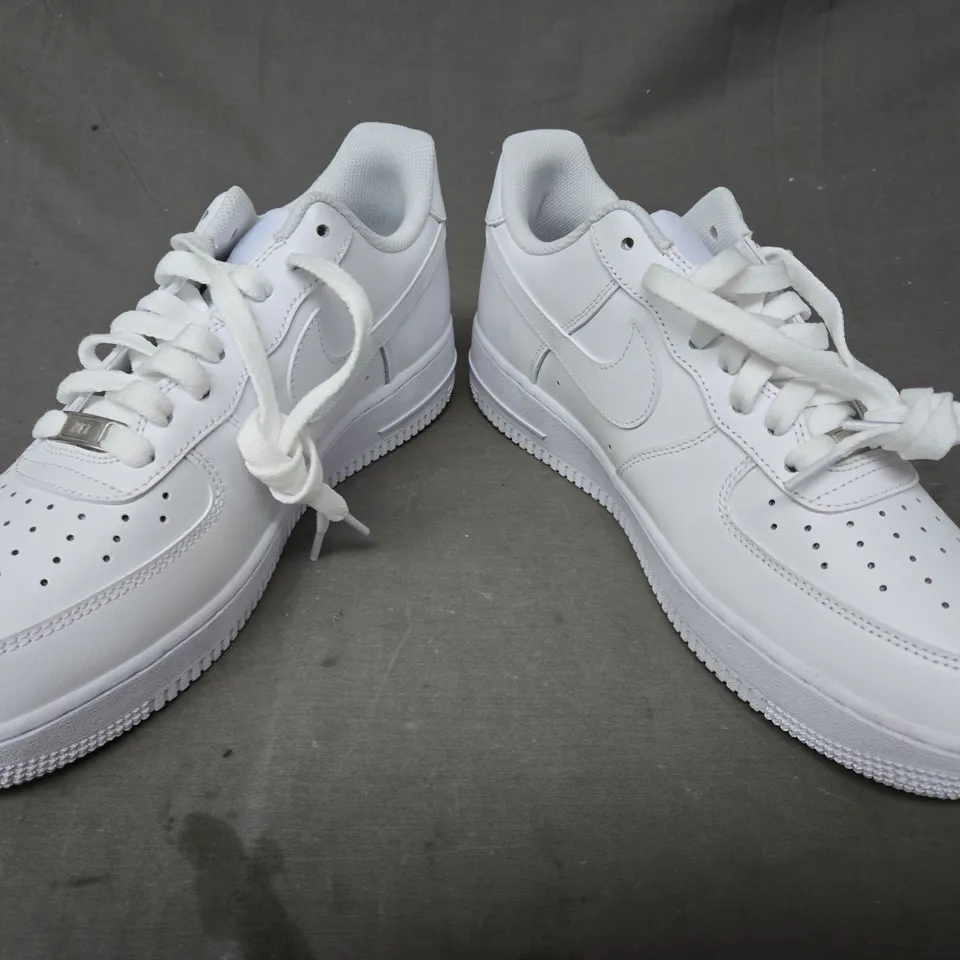 PAIR OF NIKE AIR FORCE 1 SHOES IN WHITE UK SIZE 10