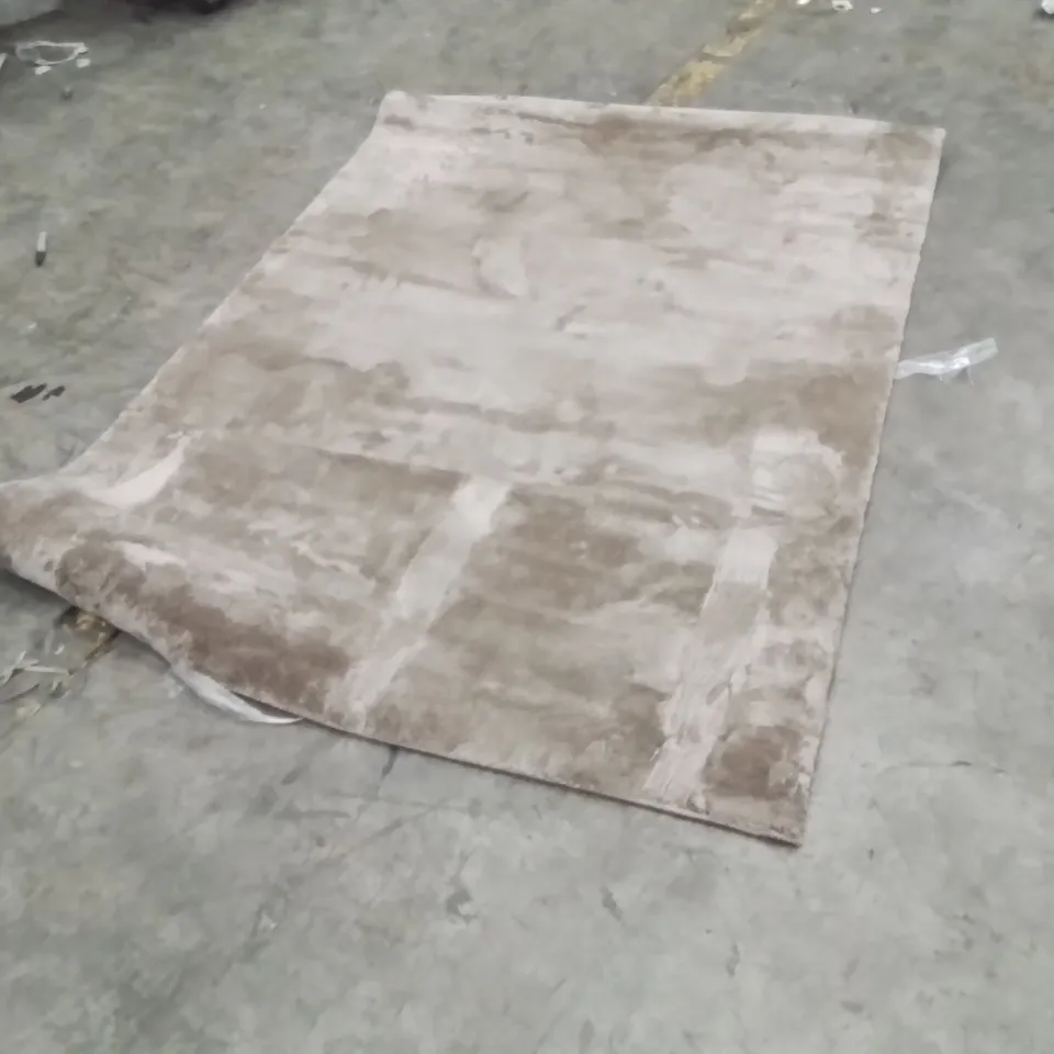 QUALITY DESIGNER AREA RUG - APPROXIMATELY 170X120CM