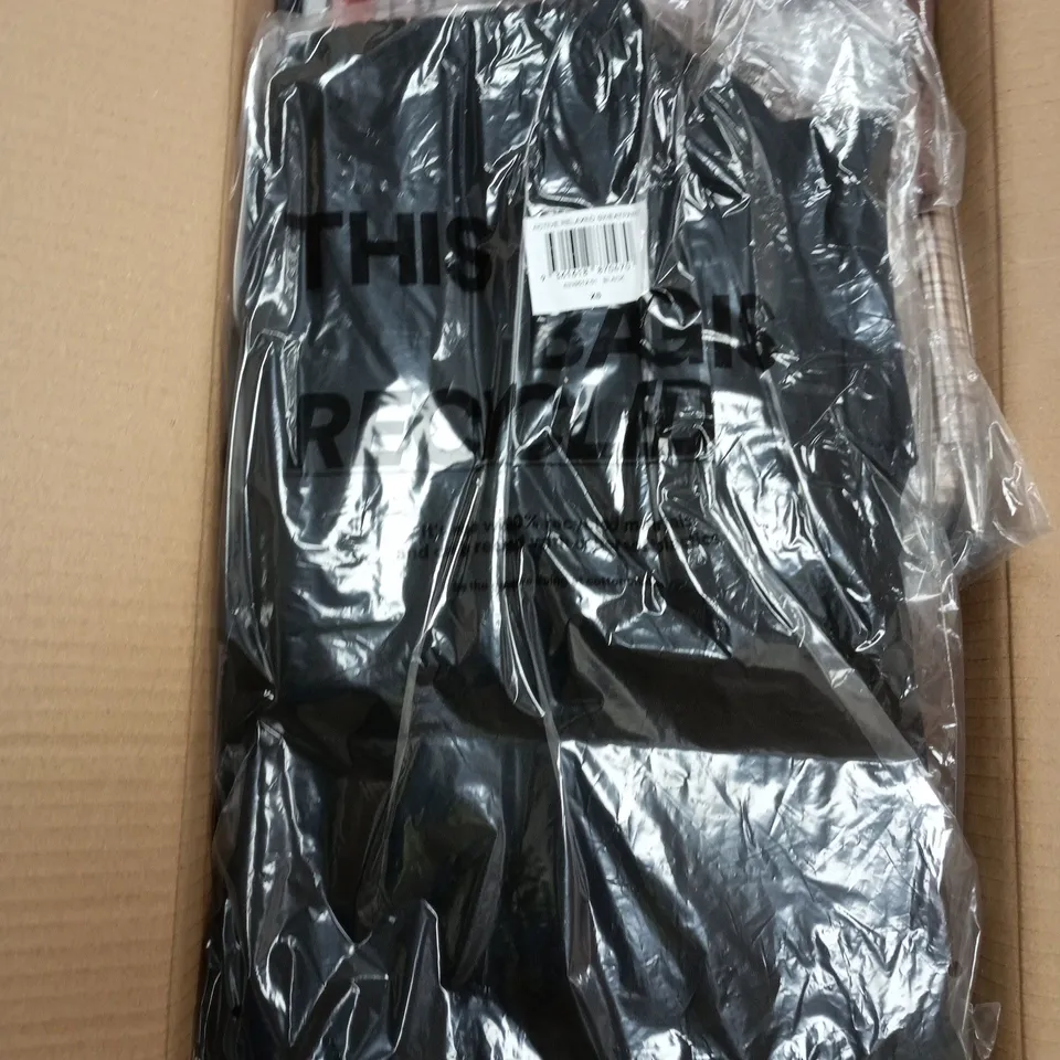 BOX OF APPROXIMATELY 15 ASSORTED CLOTHING ITEMS TO INCLUDE: BOXY GRAPHIC TEE 
