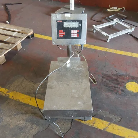 AVERY BERKEL L116 PORTABLE SCALE