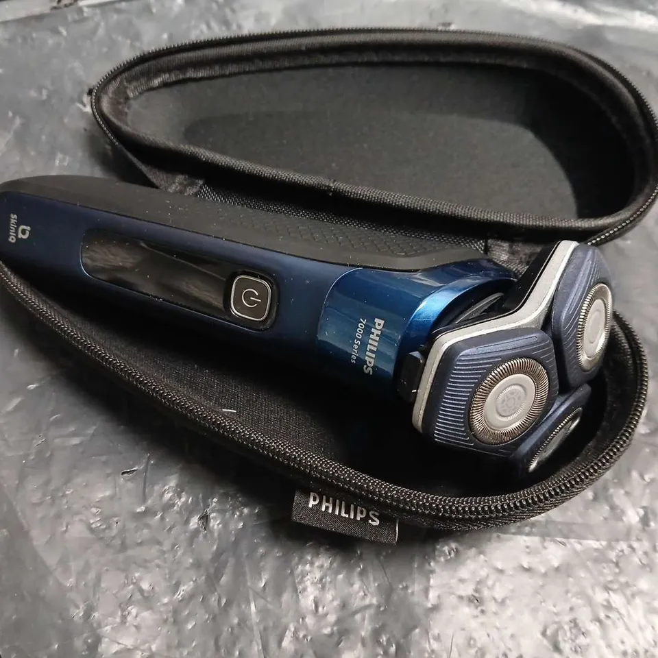 PHILIPS SHAVER 7000 SERIES ELECTRIC RAZOR – BLUE, BOXED WITH ACCESSORIES
