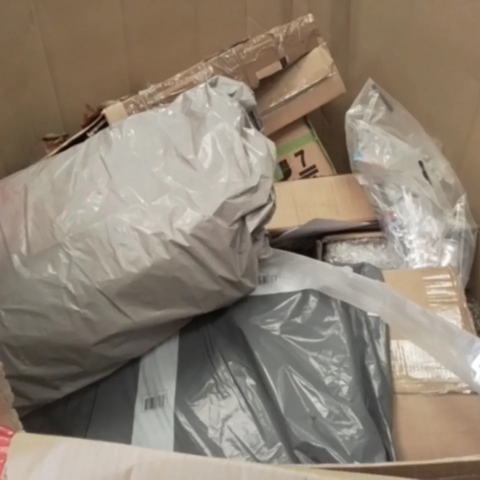 PALLET OF ASSORTED ITEMS INCLUDING AIR FRYER, CONVECTOR HEATER, WALLPAPER, DOOR MAT, ROLLER BLIND, WOOD CUTTING BOARD