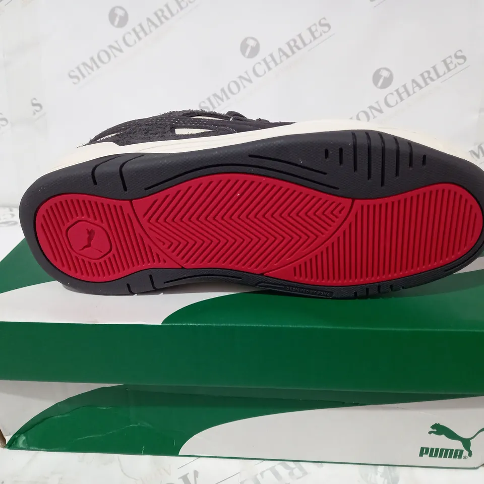 PUMA 180 TRAINERS IN WHITE AND BLACK SIZE 4
