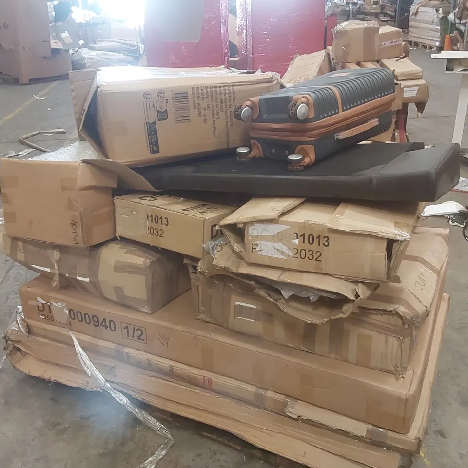 PALLET CONTAINING A LARGE QUANTITY OF ASSORTED FURNITURE PARTS ECT