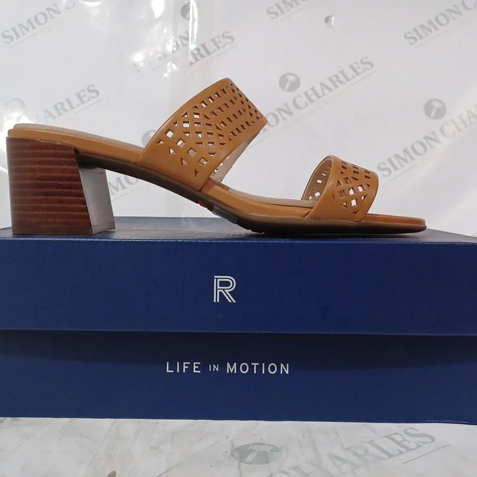 BOXED PAIR OF ROCKPORT ALAINA MULE SANDALS IN TAN UK SIZE 7