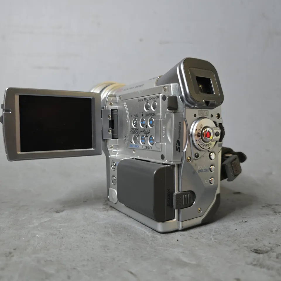 CANON MVX30I DIGITAL CAMERA