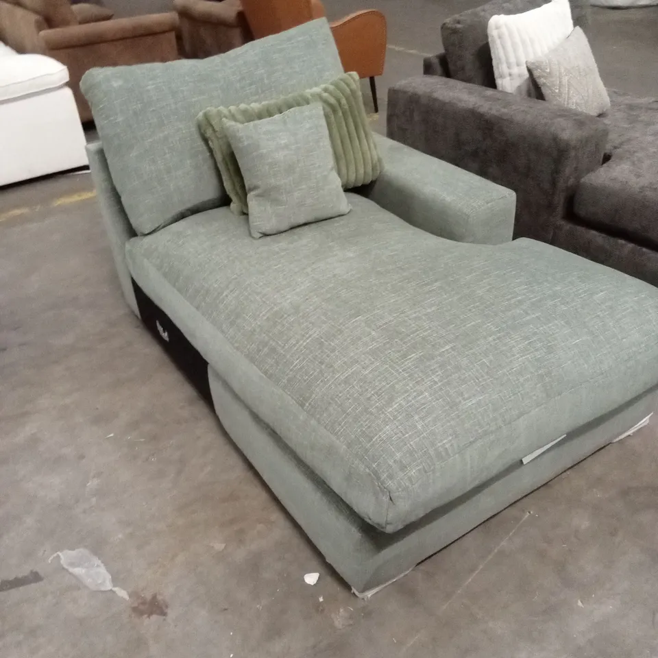 4 x ASSORTED DESIGNER SOFA PARTS