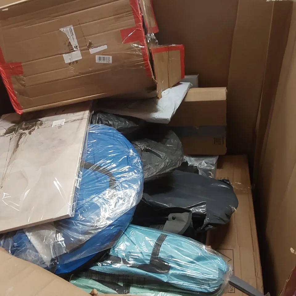 PALLET OF ASSORTED ITEMS INCLUDING: PET PLAY TREE, ELECTRIC INSECT KILLER, BABY SAFETY GATE, LARGE RUG, BED RAIL GUARD ECT