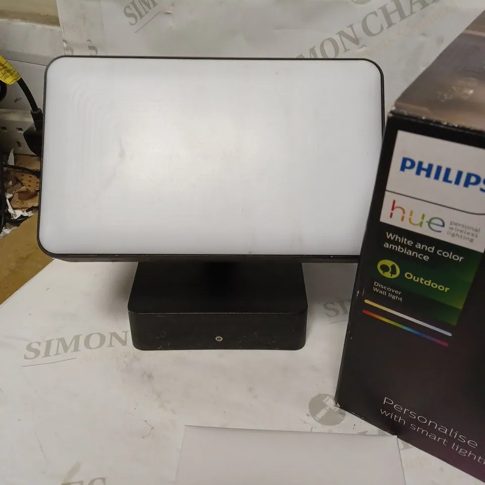 PHILIPS WHITE AND COLOUR AMBIANCE OUTDOOR LIGHT
