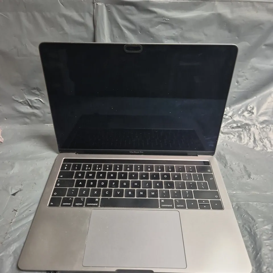 APPLE MACBOOK PRO 13" - A1989