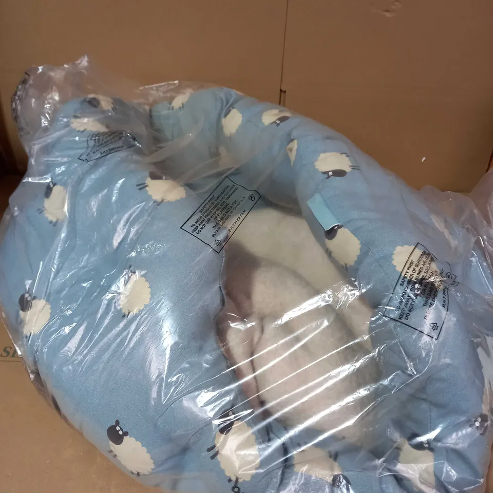 COUNTING SHEEP OVAL PET BED - LARGE RRP £54.99