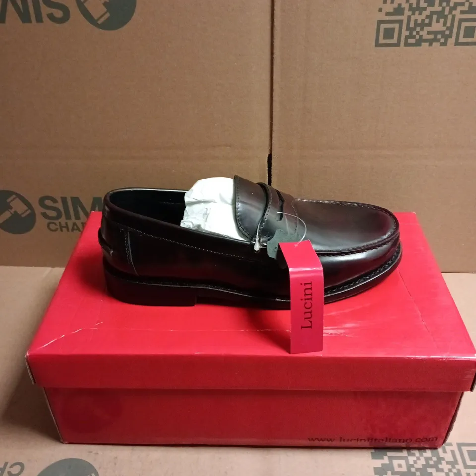 BOXED PAIR OF LUCINI LEATHER SADDLE LOAFERS - 6