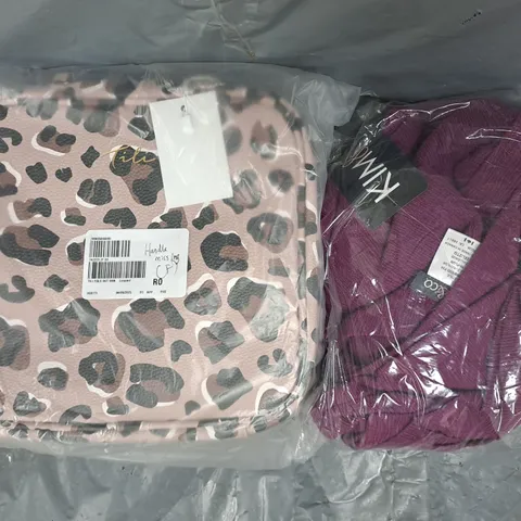 BOX OF APPROXIMATELY 15 ASSORTED CLOTHING AND FASHION ITEMS IN VARIOUS STYLES, SIZES, AND COLOURS, ETC