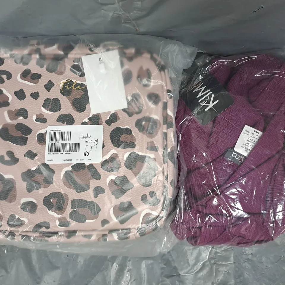 BOX OF APPROXIMATELY 15 ASSORTED CLOTHING AND FASHION ITEMS IN VARIOUS STYLES, SIZES, AND COLOURS, ETC